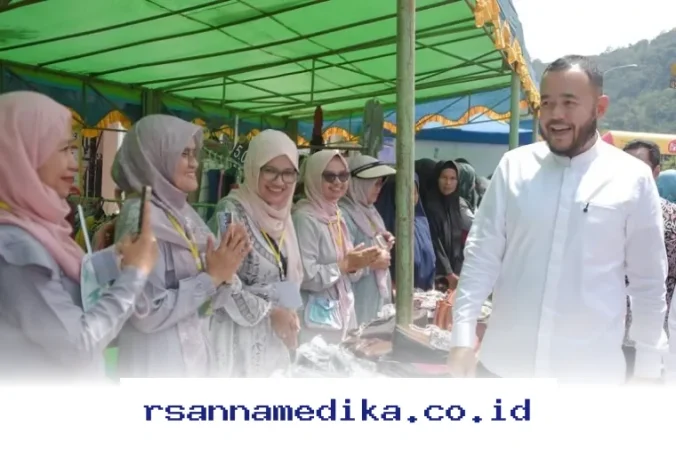 Fadly Amran Apresiasi Bazar Mom's BBI, Dorong Ekonomi Warga saat Ramadan!