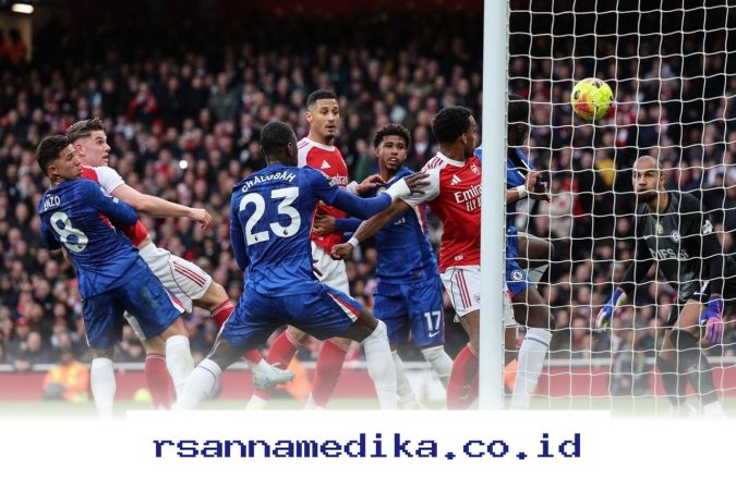 Gol Sepak Pojok Jadi Senjata Ampuh Arsenal, Wasit Kaget Lihat Aksi 'Rugbi' di Area Penalti!